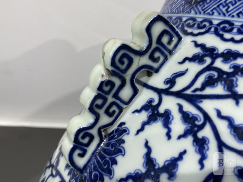 清乾隆 青花缠枝莲纹鹿头尊 - 图10
